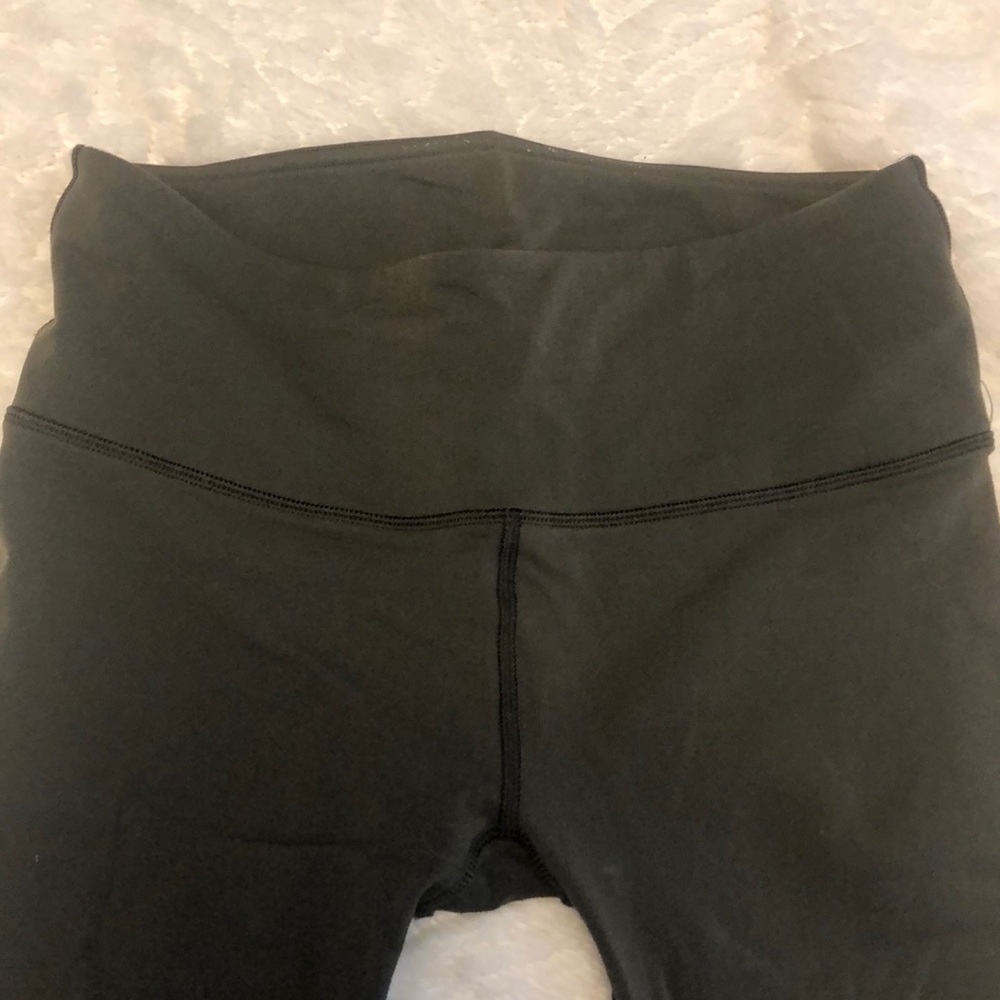 Lululemon crops - Picture 3 of 5